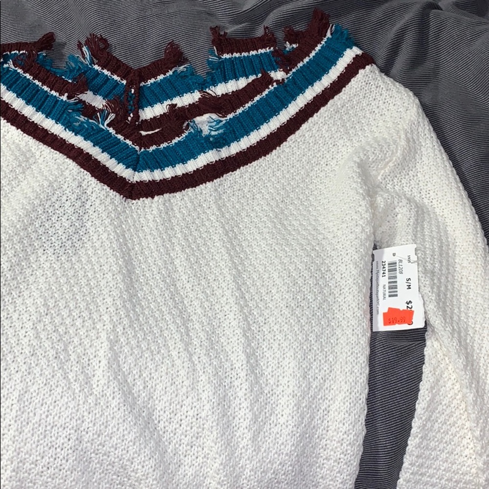 Sweater - Picture 3 of 5